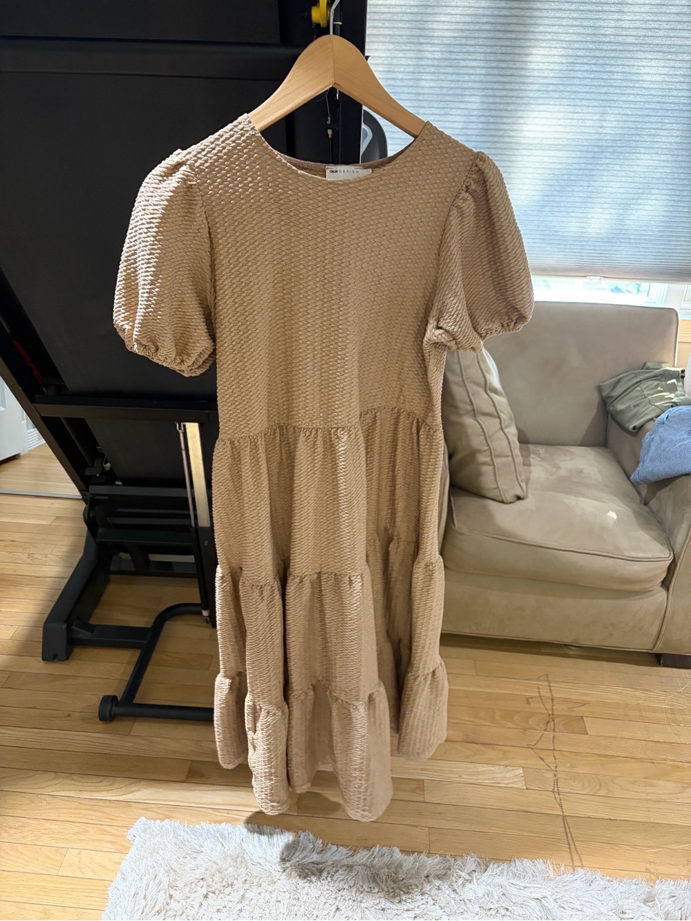 Tiered Puff-Sleeve Maxi Dress in Beige / pink